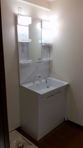 洗面化粧台2台・水栓2台交換工事　東京都新宿区　kouji03