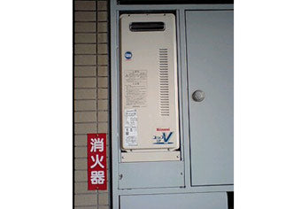 ガス給湯器交換工事　神奈川県川崎市　RUF-VS1615AW+UOP-D-G4 - Before