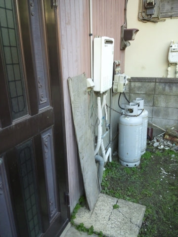 給湯器・ガス配管交換工事　東京都江戸川区　GQ-1639WS - Before