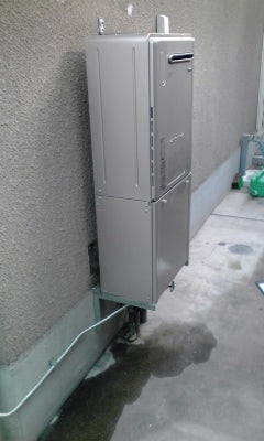 給湯器ガス配管交換・据置架台取付工事　大阪府大阪市阿倍野区　RVD-E2401AW2-1-A-set