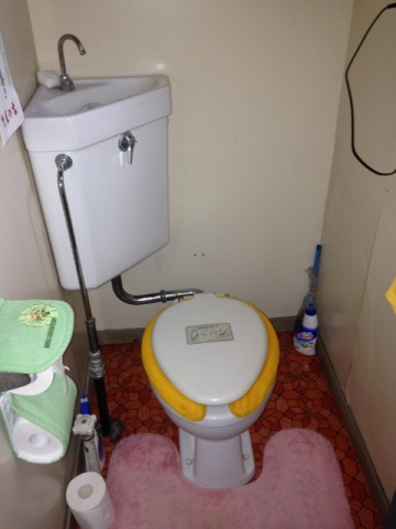 トイレ交換/止水栓移設工事　北海道江別市　CW-KB21QB - Before