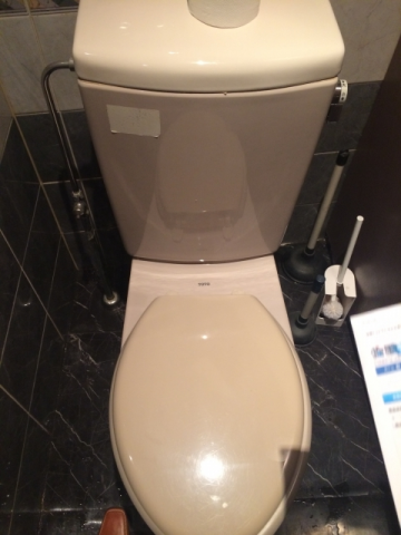 トイレ交換工事（２台）・電源コンセント新設工事/止水栓交換え　東京都多摩市　XCH1101WS-sale - Before