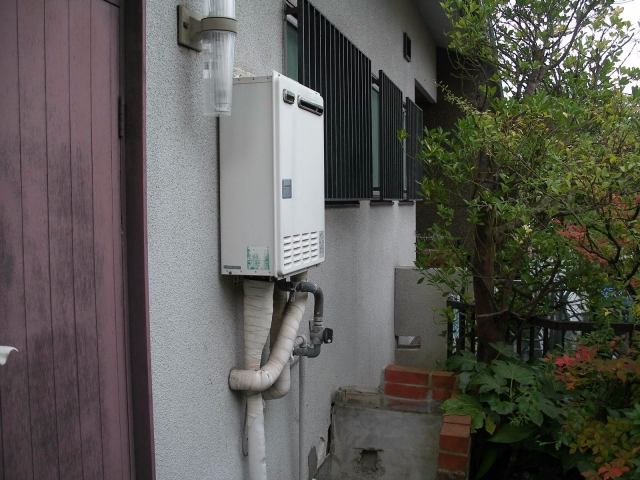 給湯器交換工事/ガス配管交換え　兵庫県川西市 - Before