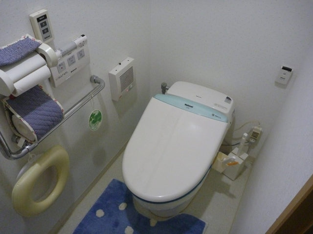 トイレ/止水栓交換え工事（床CF張替え共）　大阪府河内長野市　XCH1101WS-sale - Before