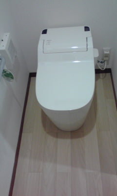 トイレ/止水栓交換え工事（床CF張替え共）　大阪府河内長野市　XCH1101WS-sale