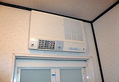 洗面所暖房機交換工事　神奈川県川崎市　TYR330 - Before