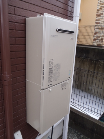 給湯器交換工事(配管カバー交換共)　東京都町田市　RUF-E2401SAW-A-set