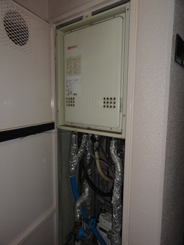 給湯器交換（排気筒脱着・位置調整）　兵庫県宝塚市　GT-2450SAWX-TB2BLset - Before