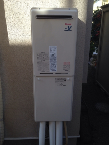 給湯器交換工事(配管カバー交換、ふろアダプター交換共)　東京都東久留米市　RUJ-V2401W-A-set