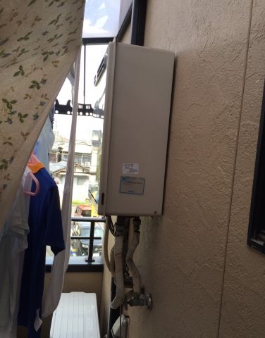ガス給湯器交換工事　大阪府寝屋川市　RUF-E2405SAW-A-set-13A - Before
