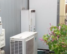 蛇口 ガス給湯器 洗面化粧台 トイレ交換工事　千葉県八千代市　GC-905Q-XP - Before