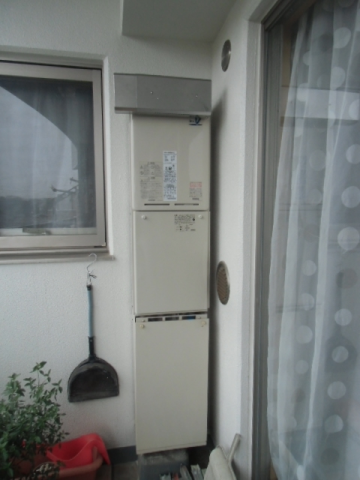 給湯器・循環交換/配管・排気カバー交換　神奈川県川崎市宮前区　RUJ-V2401W-A-set