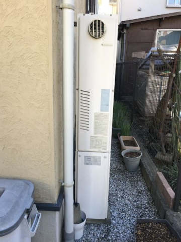 ガス給湯器交換工事　東京都三鷹市　RUFH-VS2400AW2-3-13A - Before