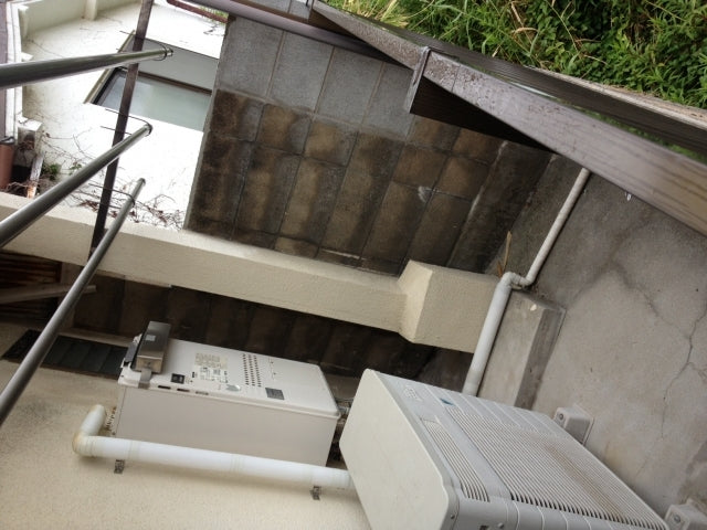 給湯器交換工事（排気カバー取付共）　兵庫県神戸市長田区　GT-2450SAWX-2BL - Before