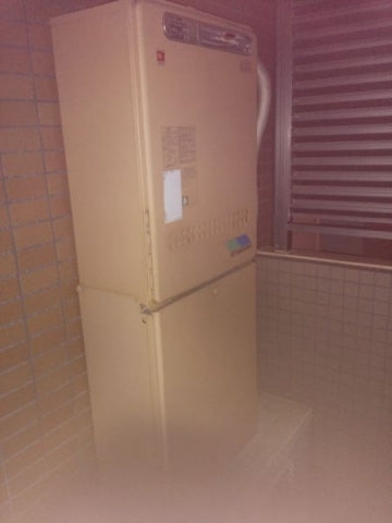 給湯器・配管カバー交換工事　東京都府中市　GT-C2452AWX-2-set13A - Before