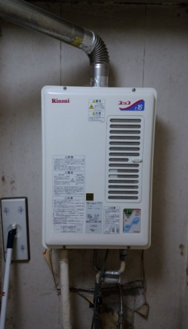 ガス給湯器 洗面化粧台交換工事　滋賀県大津市　RUX-V1615SWFA-E-LPG - Before