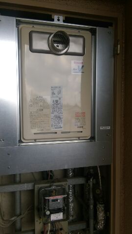 給湯器交換工事／既存排気管接続・位置調整／PSアダプター取付加工／ふろアダプター交換 　大阪府貝塚市　RUJ-V1611T-A