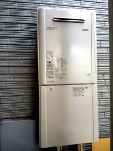 給湯器交換工事(配管カバー交換共)　東京都中野区　RUF-E1615AW-set-13A