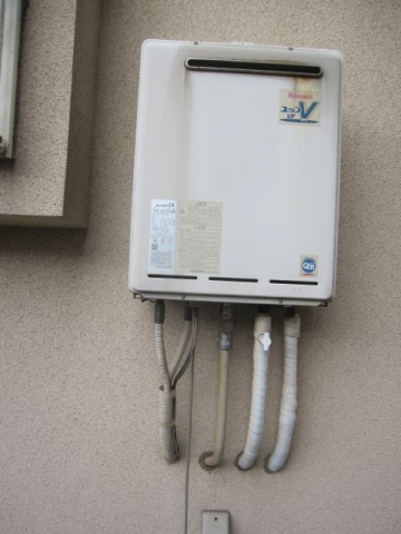 ガス給湯器交換工事　神奈川県川崎市多摩区　RUF-E2405SAW-A-13A - Before