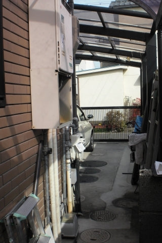 給湯器交換工事/配管カバー交換/可とう管交換　大阪府泉佐野市　RUF-E2405SAW-13A-set - Before