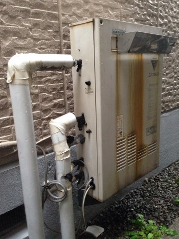 給湯器・排気カバー交換据え置き架台加工工事　大阪府枚方市　GT-C2452ARX-2-BL-set - Before