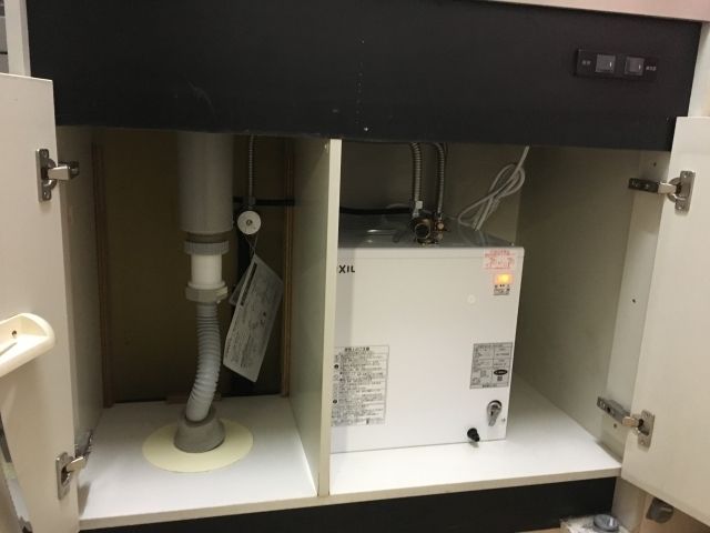 小型電気温水器交換工事　東京都千代田区 - Before