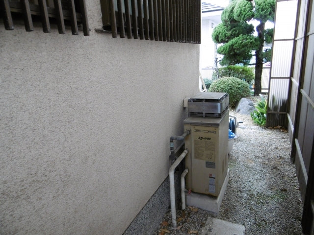 給湯器・ガス配管・循環アダプタ・湯水配管交換工事　奈良県北葛城郡王寺町　RUF-E1615SAG-set-13A - Before