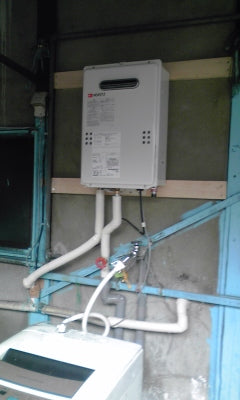ガス給湯器新設・取付工事（既存電気温水器撤去・破棄処分共）/給水・給湯配管工事[給湯器・既設電温廻り]/台所リモコン配線工事　大阪府堺市美原区　GQ-1639WS-set