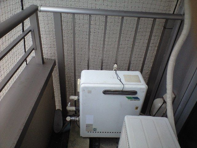 ガス給湯器交換工事　東京都世田谷区　RUX-A1613G-set-13A - Before