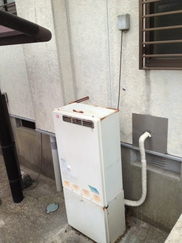 給湯器交換え工事・循環液除去・試運転・調整費・据置台取付費・ガス配管交換・洗面化粧台取り替え工事・止水栓交換え費　千葉県木更津市　RVD-E2001SAW2-1A-set - Before