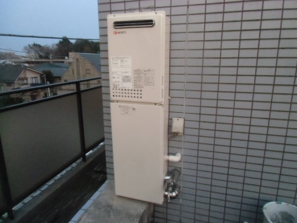 給湯器交換工事・ガスコック脱着及び給水・湯水配管切回し工共　東京都目黒区　GQ-2437WS