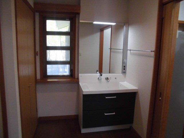洗面化粧台・トイレ交換・2名工事　山梨県北杜市　XCH1101WS-sale - After