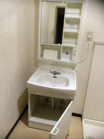 洗面化粧台交換工事(塩入）　神奈川県横浜市保土ケ谷区　PTVN600-MPTX1601YF - Before