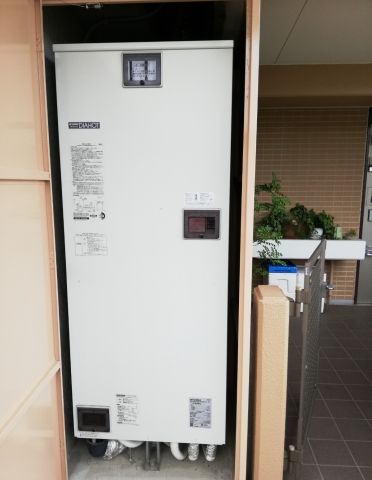 電気温水器交換工事　大阪府豊中市　UWH-46X2A2U-2 - Before