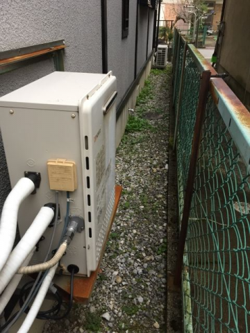 ガス給湯器交換工事　滋賀県東近江市　RUF-E2405AG-B-set-LPG - Before