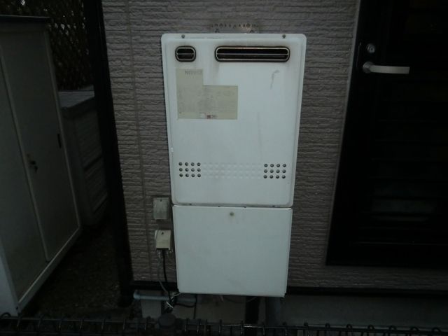 ガス給湯器交換工事　栃木県宇都宮市　GT-C2462SAWX-BL-set-LPG - Before
