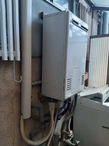 ガス給湯器交換工事　京都府京都市伏見区　RUX-A1616W-E-set-13A - Before