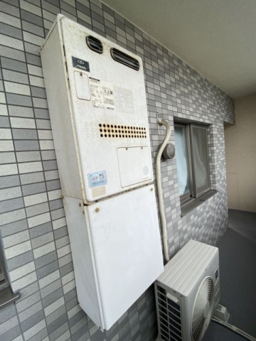 ガス給湯器交換工事　大阪府大阪市天王寺区　RUFH-E2405SAW2-3-A-13A - Before
