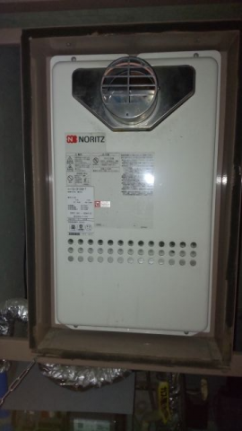 ガス給湯器交換工事　大阪府大東市　GQ-2427AWX-TDXBL-set-13A-L - Before