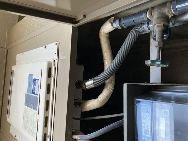 ガス給湯器交換工事　大阪府大阪市住之江区　RUX-A2406W-A-E-set-13A - Before