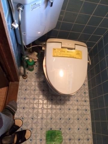 トイレ交換工事・床CF張替　大阪府東大阪市　CES9767M-SR2 - Before