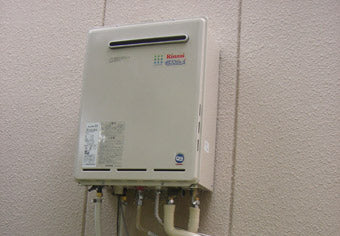 給湯器交換工事　大阪府岸和田市　RUF-K2401SAWA - Before
