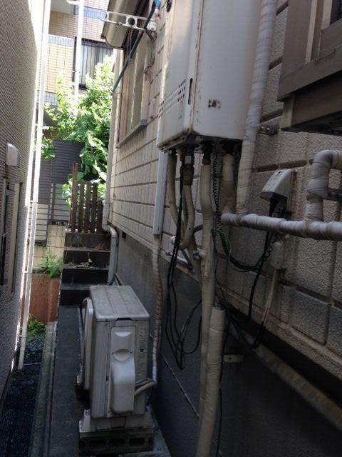 ガス給湯器交換工事　東京都新宿区　RUF-E2405AW-A-set-13A - Before