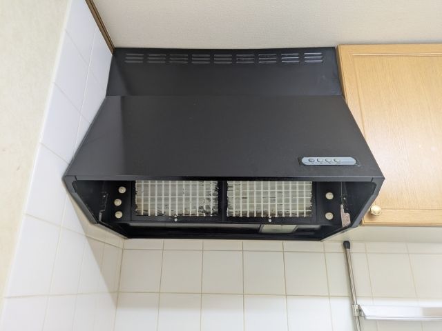 253145　レンジフード トイレ換気扇取替工事　東京都新宿区　TLR-3S-AP752BK - Before